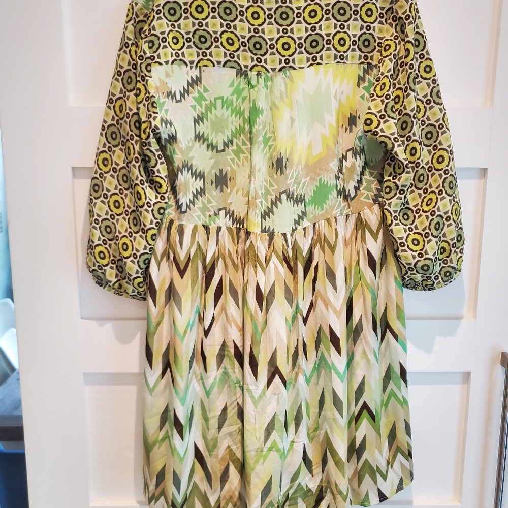 Dresses - Picture 3 of 4